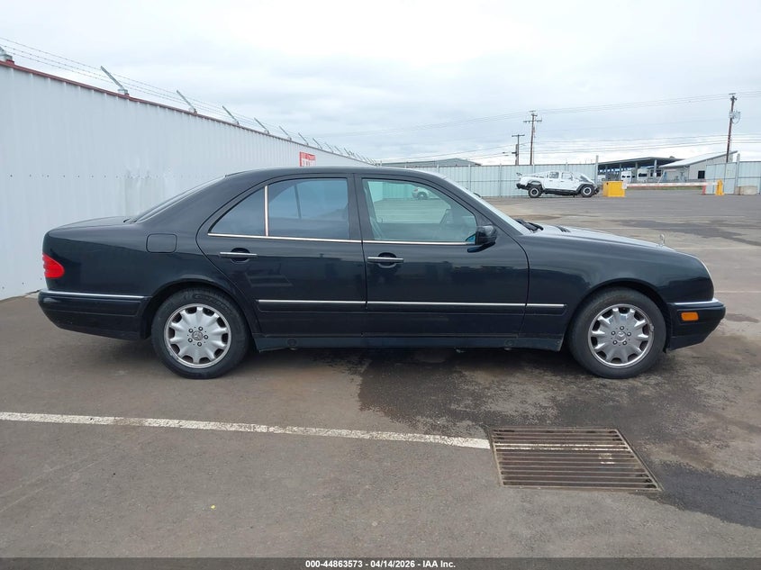 1998 Mercedes-Benz E 320 VIN: WDBJF65F7WA602821 Lot: 44863573