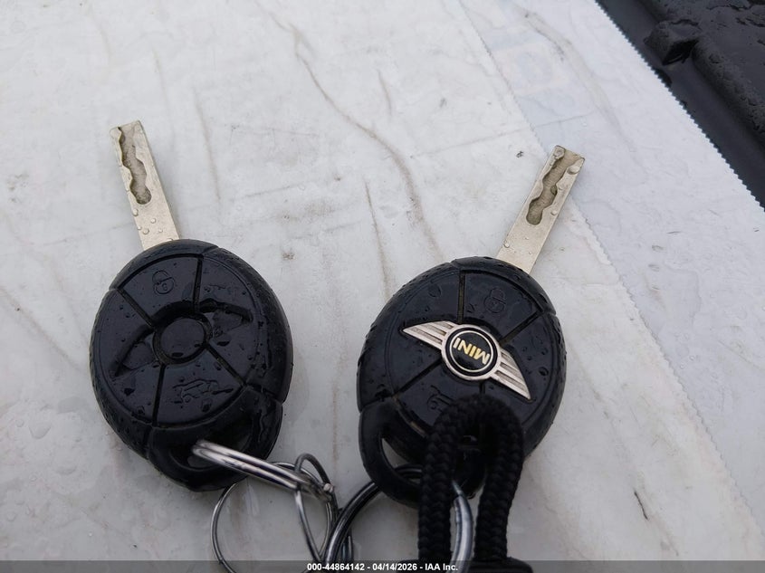 2005 Mini Cooper S VIN: WMWRE33555TL14893 Lot: 44864142