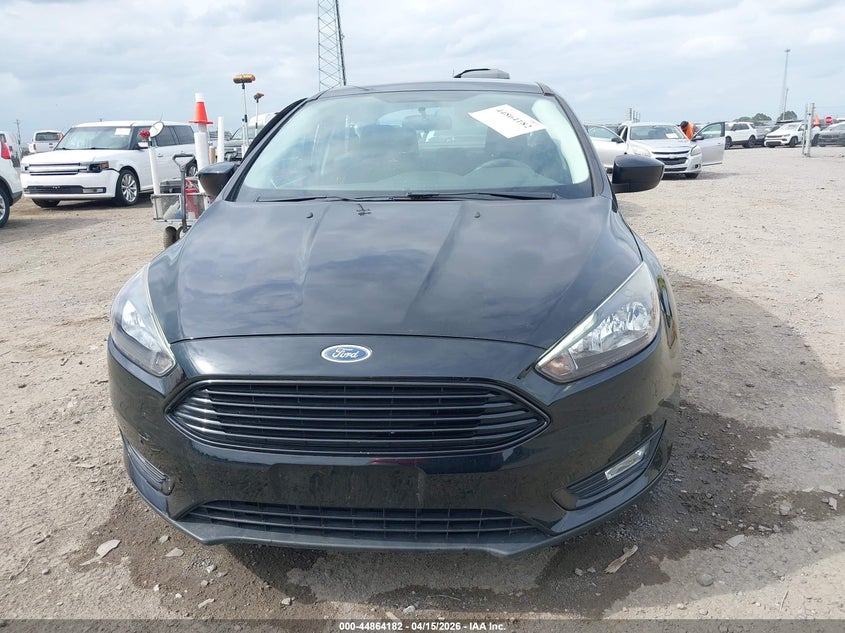 2018 Ford Focus Se VIN: 1FADP3F25JL308049 Lot: 44864182