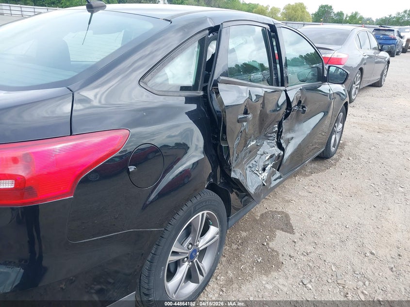 2018 Ford Focus Se VIN: 1FADP3F25JL308049 Lot: 44864182