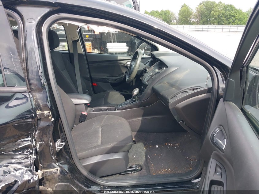 2018 Ford Focus Se VIN: 1FADP3F25JL308049 Lot: 44864182