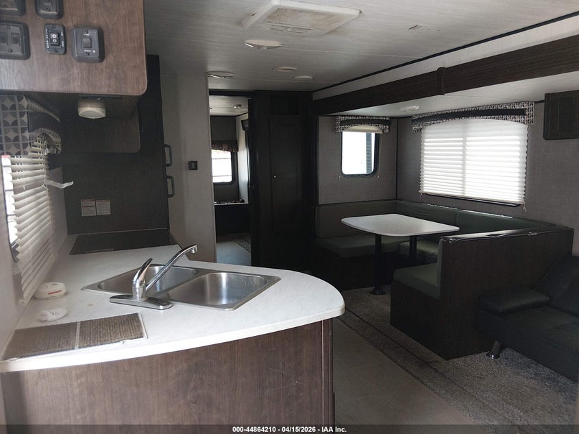 2019 HEARTLAND PROWLER 32LX auction photo 5
