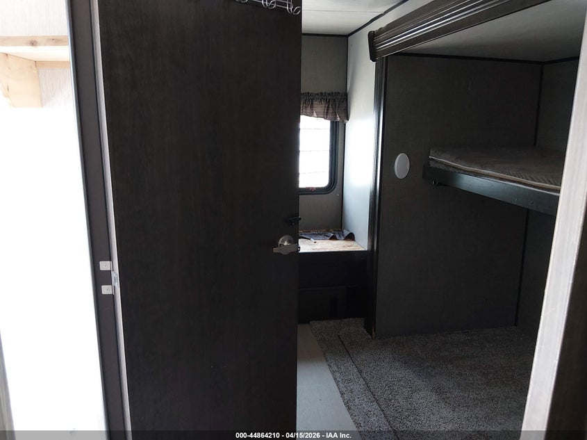 2019 HEARTLAND PROWLER 32LX auction photo 8