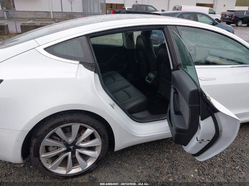 5YJ3E1EB7KF390453 2019 Tesla Model 3 Long Range/Performance white