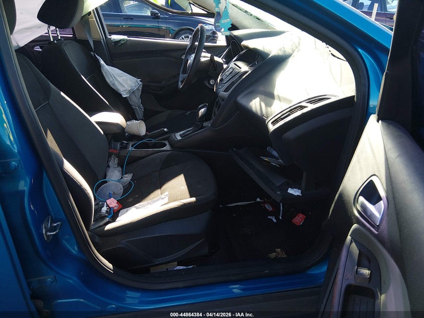 2014 Ford Focus 2.0 Se blue Lot 111044864384 Vin 1FADP3F22EL399397