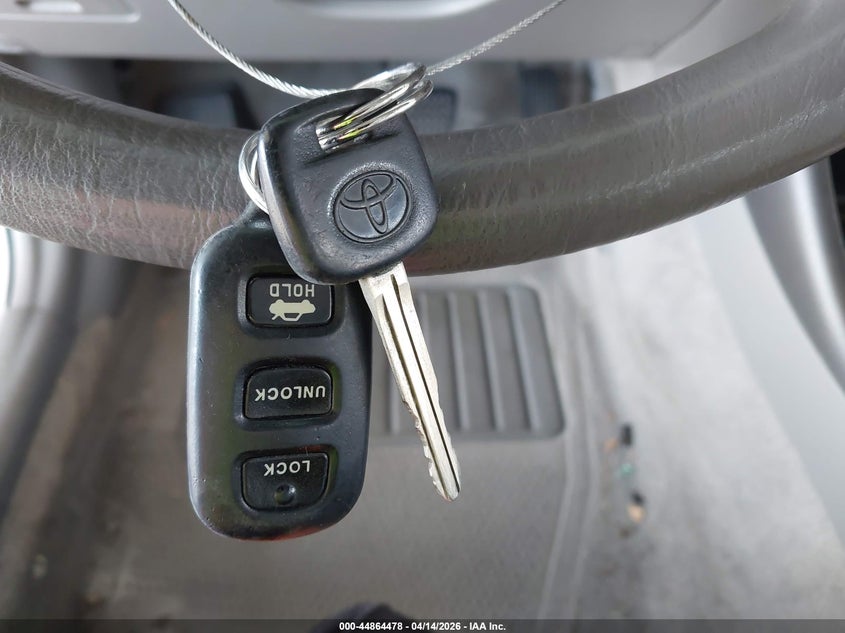 2003 Toyota Camry Le VIN: 4T1BE32K73U136967 Lot: 44864478