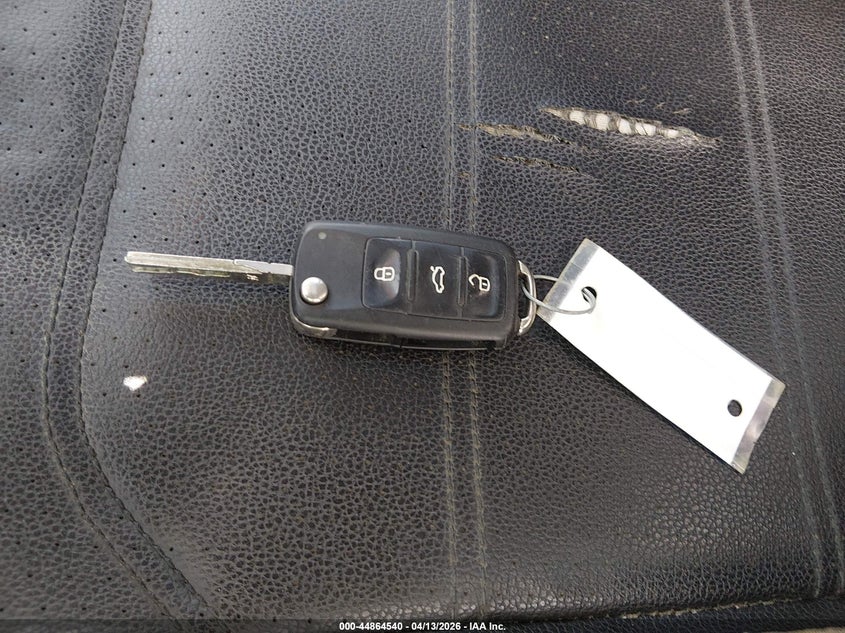 2013 Volkswagen Passat 2.0L Tdi Se VIN: 1VWBN7A31DC104560 Lot: 44864540