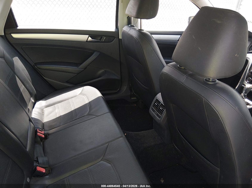 2013 Volkswagen Passat 2.0L Tdi Se VIN: 1VWBN7A31DC104560 Lot: 44864540