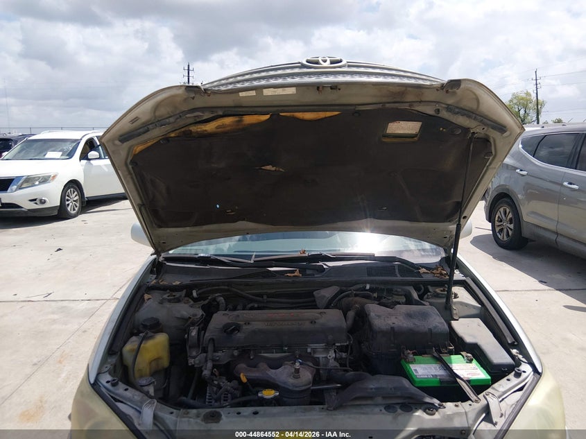 2004 Toyota Camry Le VIN: JTDBE32K340261851 Lot: 44864552