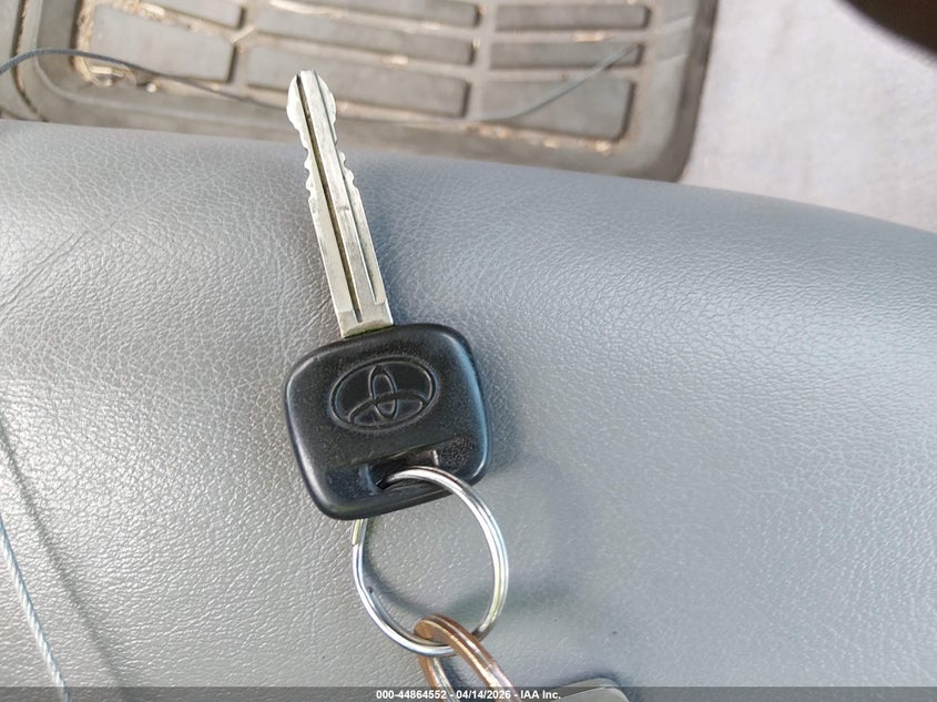 2004 Toyota Camry Le VIN: JTDBE32K340261851 Lot: 44864552