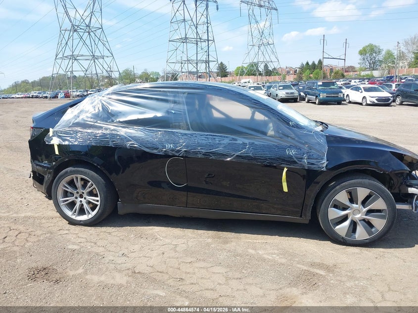 2022 Tesla Model Y Long Range Dual Motor All-Wheel Drive VIN: 7SAYGAEE4NF388757 Lot: 44864574
