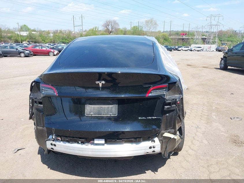 2022 Tesla Model Y Long Range Dual Motor All-Wheel Drive VIN: 7SAYGAEE4NF388757 Lot: 44864574