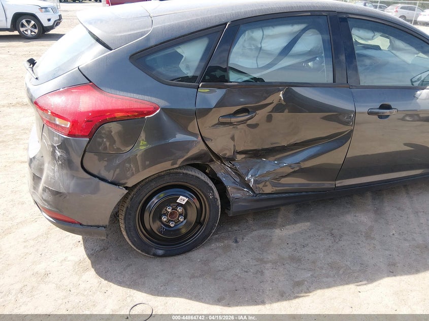 2017 Ford Focus Se VIN: 1FADP3K28HL331647 Lot: 44864742