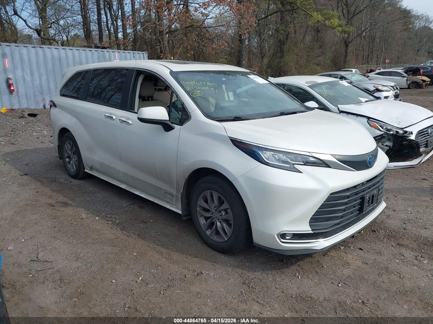 2021 Toyota Sienna Xle
