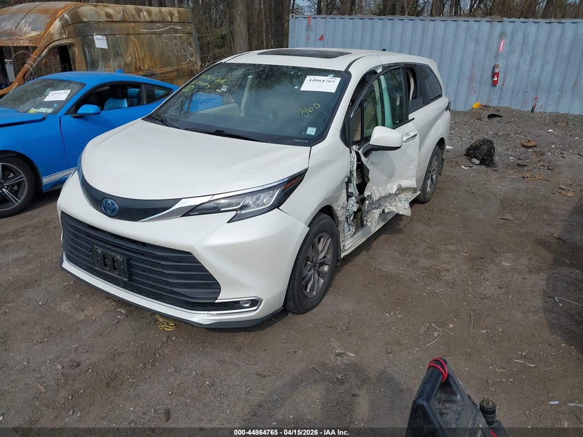 2021 Toyota Sienna Xle