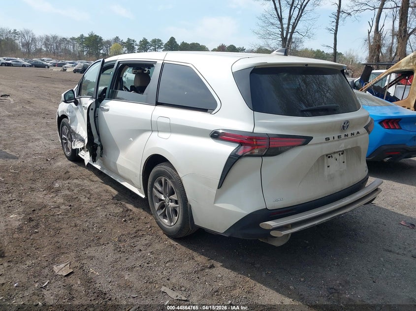 2021 Toyota Sienna Xle