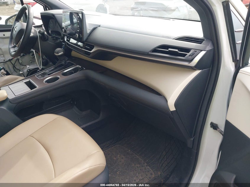 2021 Toyota Sienna Xle