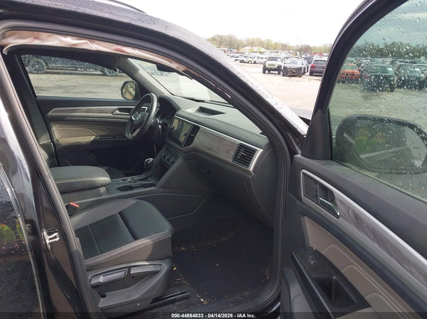 2021 VOLKSWAGEN ATLAS CROSS SPORT 2.0T SE — Photo 5