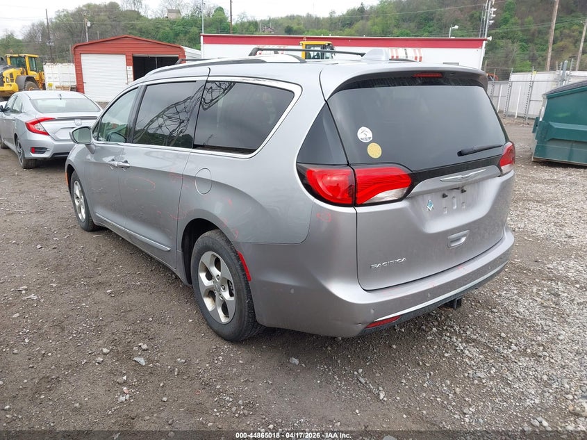 2017 Chrysler Pacifica Touring-L Plus