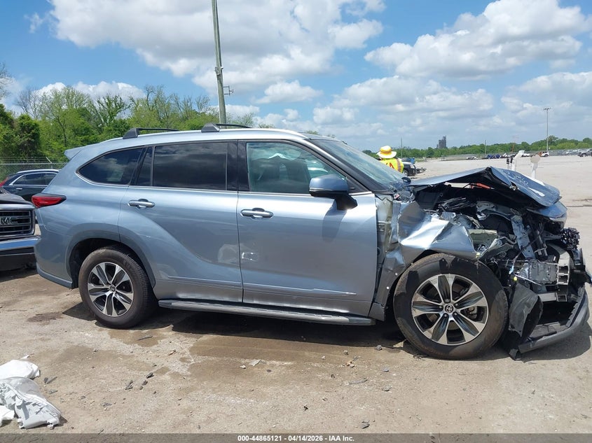 2021 Toyota Highlander Xle VIN: 5TDGZRAH7MS069705 Lot: 44865121