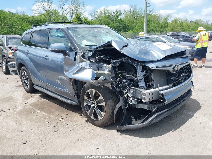 2021 Toyota Highlander Xle VIN: 5TDGZRAH7MS069705 Lot: 44865121