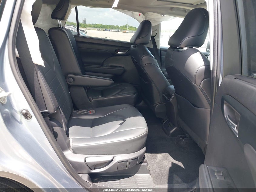 2021 Toyota Highlander Xle VIN: 5TDGZRAH7MS069705 Lot: 44865121