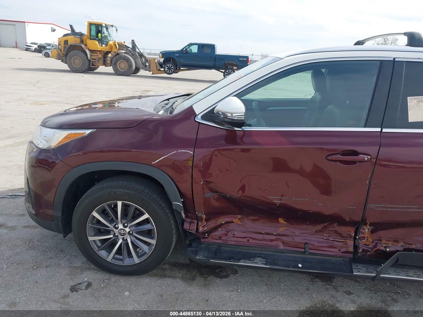 2019 TOYOTA HIGHLANDER auction photo 6