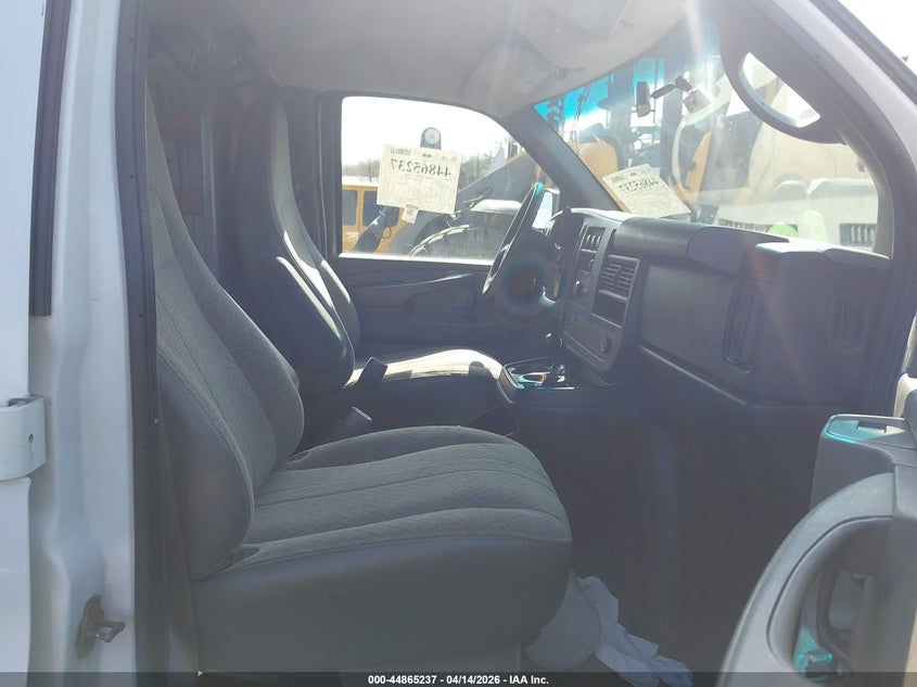 1GTW7FCA1E1910092 2014 Gmc Savana 4.8 2500 Work Van white