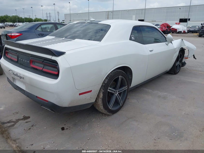 2C3CDZAG9JH333686 2018 Dodge Challenger 3.6 Sxt Plus white