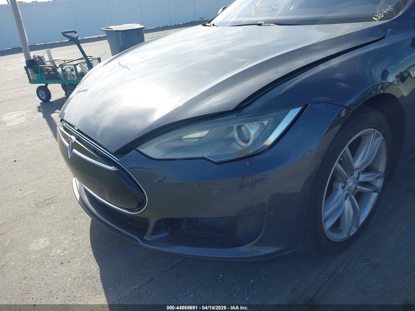 2014 Tesla Model S P85 VIN: 5YJSA1H18EFP60758 Lot: 44865691