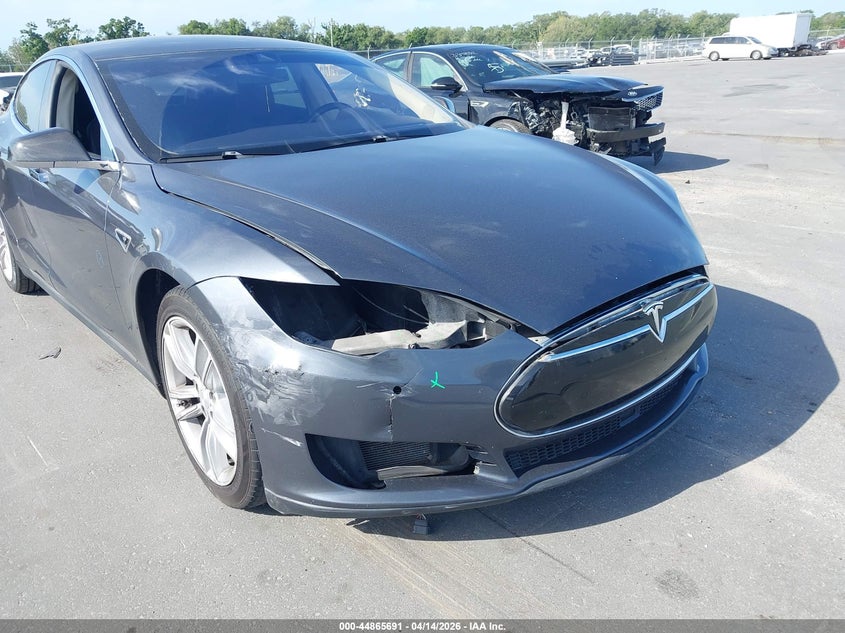 2014 Tesla Model S P85 VIN: 5YJSA1H18EFP60758 Lot: 44865691