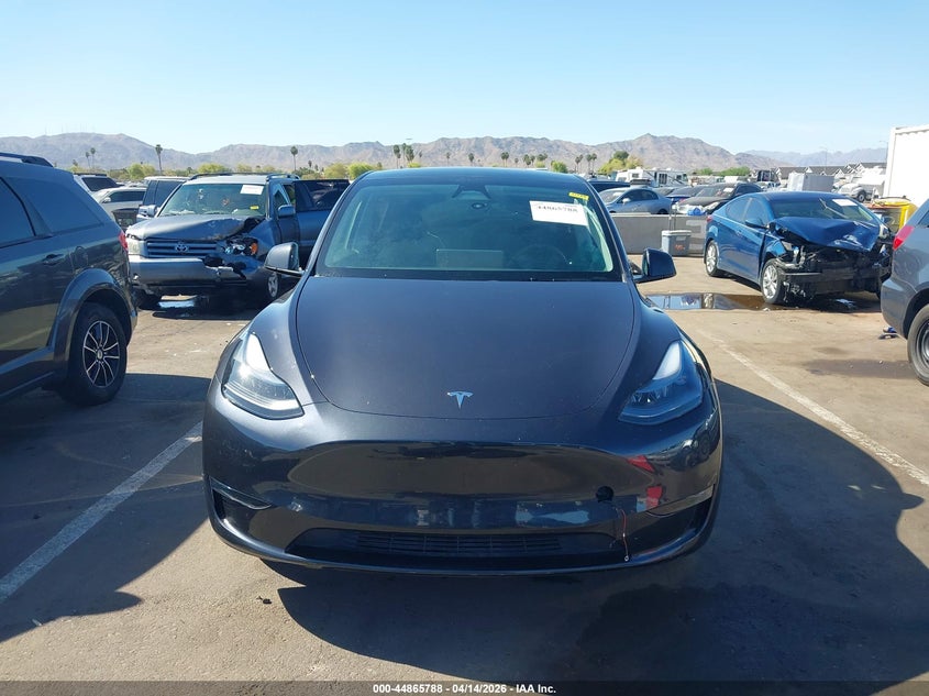 7SAYGDEE7RF163837 2024 Tesla Model y Long Range Dual Motor All-Wheel Drive grey