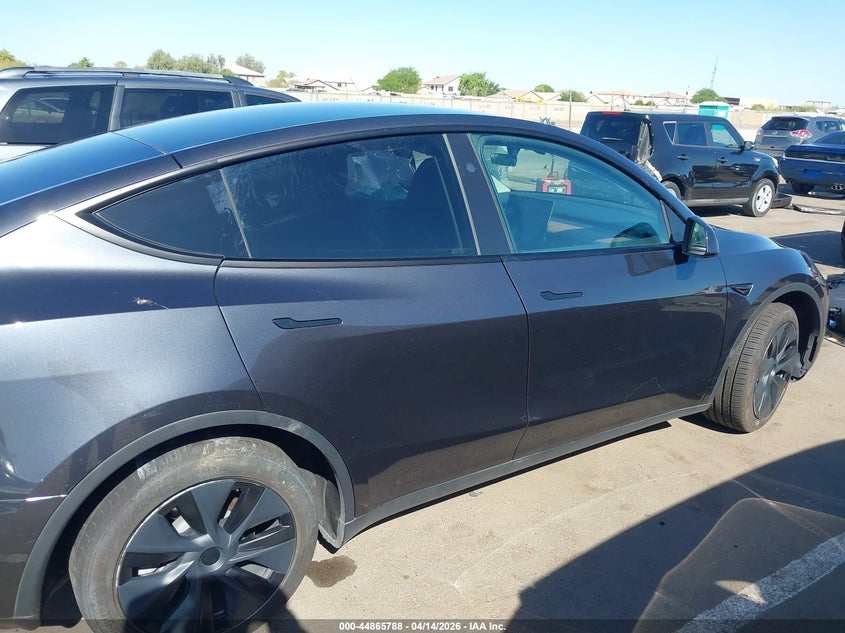 2024 Tesla Model y Long Range Dual Motor All-Wheel Drive grey Lot 111044865788 Vin 7SAYGDEE7RF163837