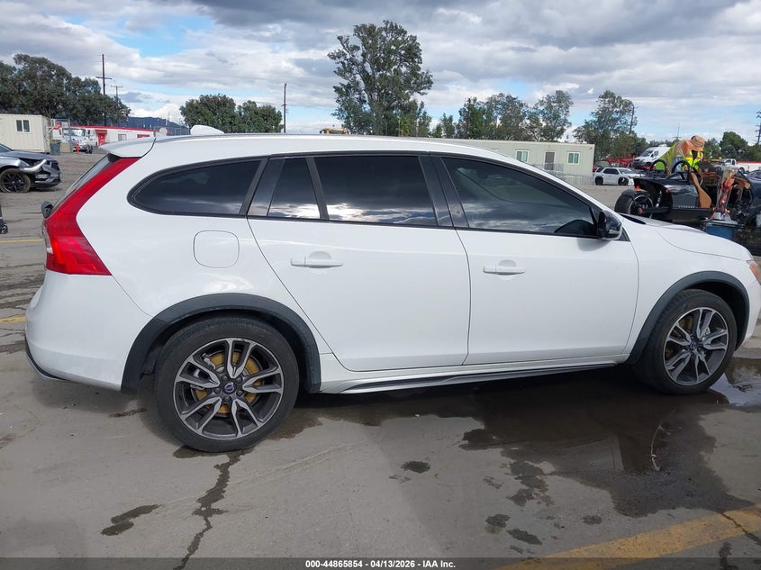 2017 Volvo V60 Cross Country T5 VIN: YV440MWK1H1025784 Lot: 44865854