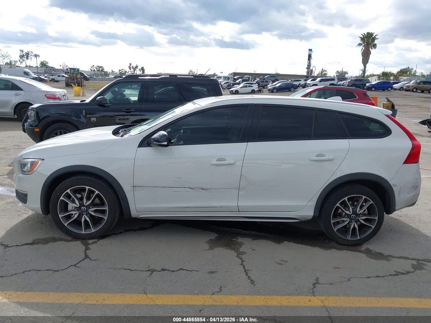 2017 Volvo V60 Cross Country T5 VIN: YV440MWK1H1025784 Lot: 44865854