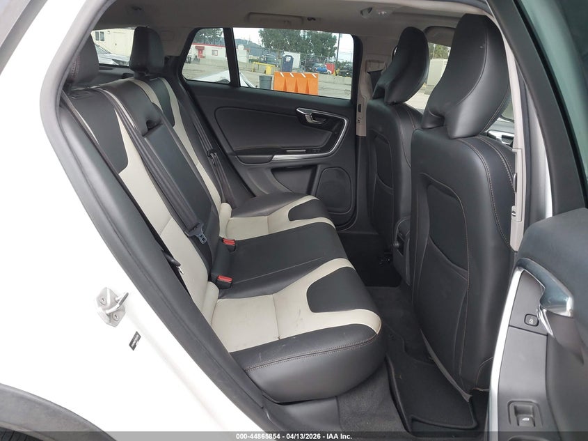 2017 Volvo V60 Cross Country T5 VIN: YV440MWK1H1025784 Lot: 44865854