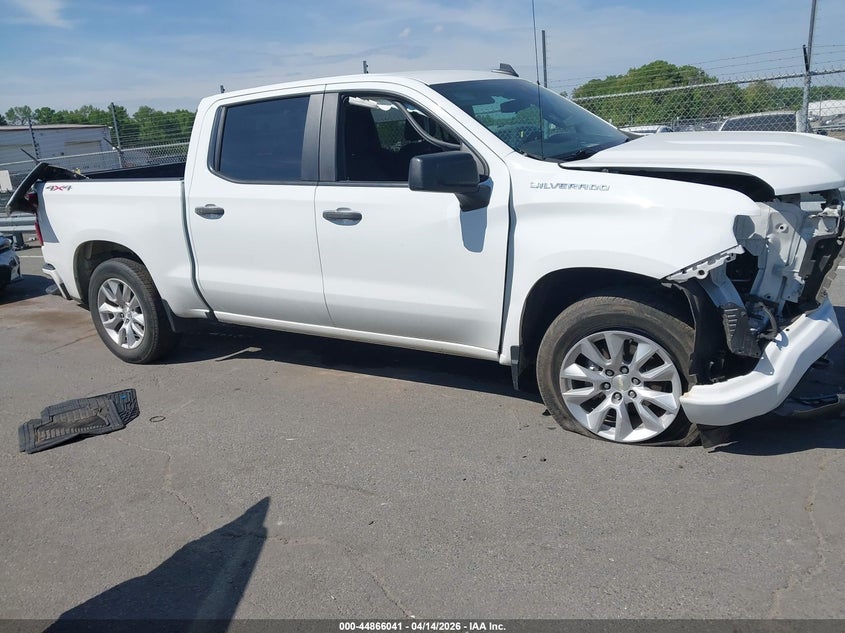 2022 Chevrolet Silverado 1500 4Wd Short Bed Custom VIN: 3GCPDBEK7NG536570 Lot: 44866041