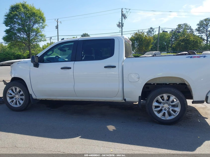 2022 Chevrolet Silverado 1500 4Wd Short Bed Custom VIN: 3GCPDBEK7NG536570 Lot: 44866041
