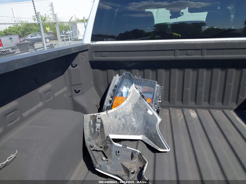 2022 Chevrolet Silverado 1500 4Wd Short Bed Custom VIN: 3GCPDBEK7NG536570 Lot: 44866041