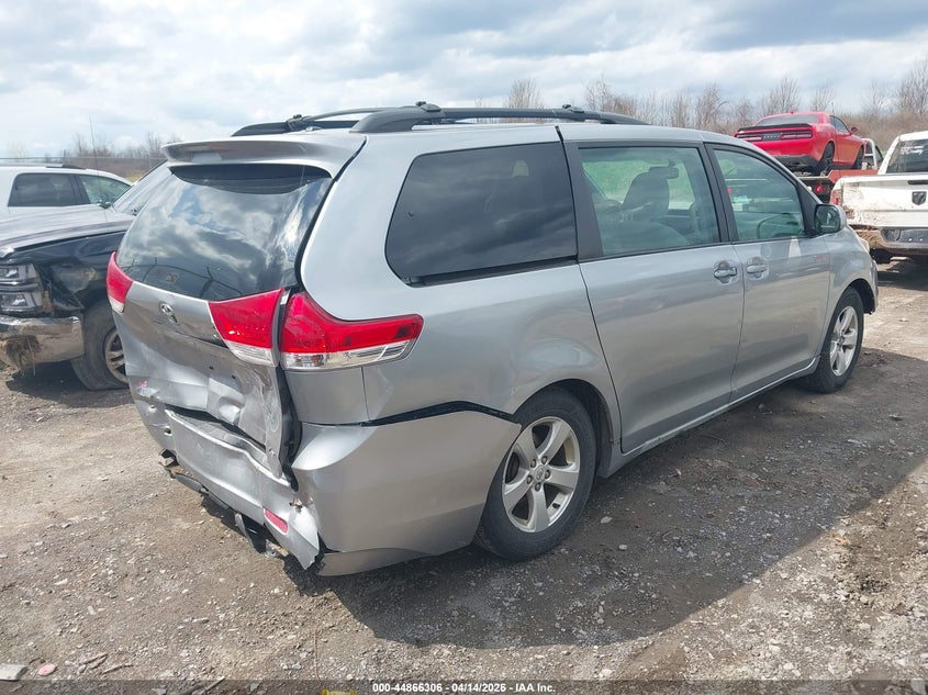 2012 Toyota Sienna Le V6 8 Passenger