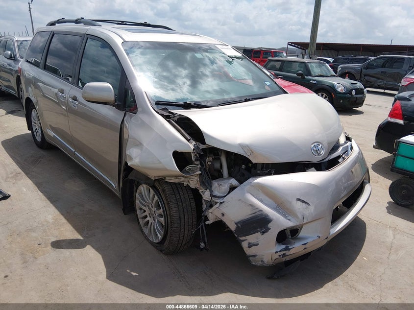 2015 Toyota Sienna Xle 8 Passenger