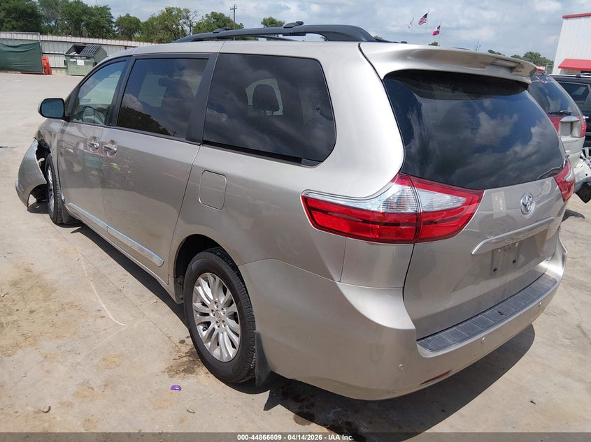 2015 Toyota Sienna Xle 8 Passenger