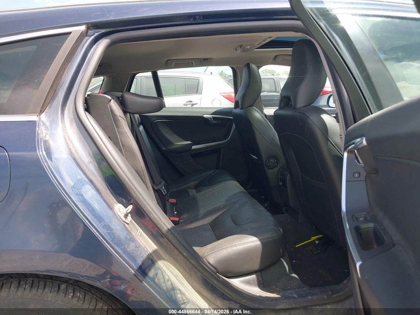 2015 VOLVO V60 auction photo 8