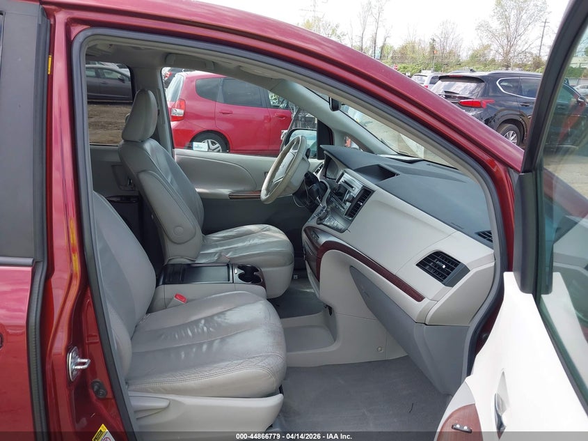 2011 Toyota Sienna Xle V6