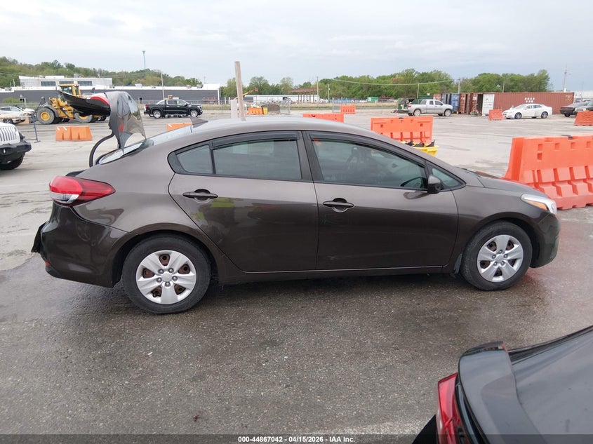 2017 Kia Forte Lx VIN: 3KPFK4A77HE057449 Lot: 44867042