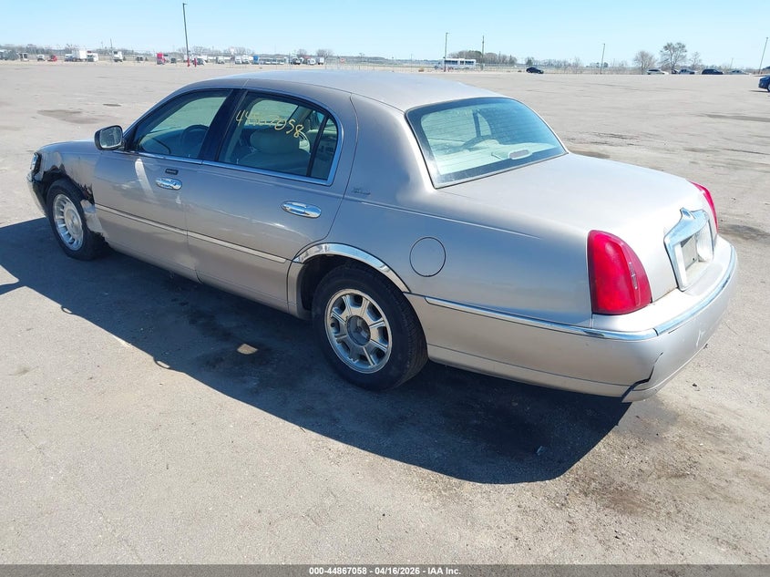 2001 Lincoln Town Car Signature