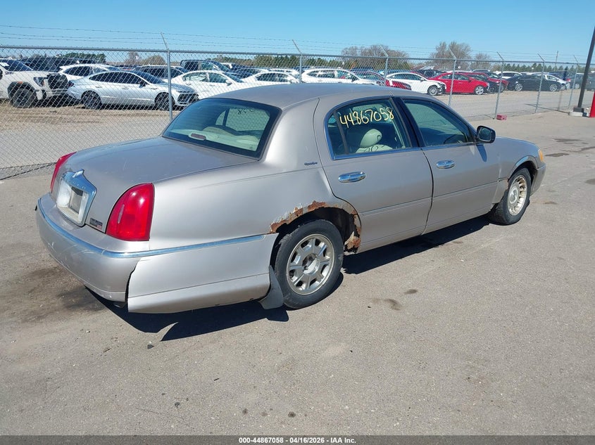 2001 Lincoln Town Car Signature