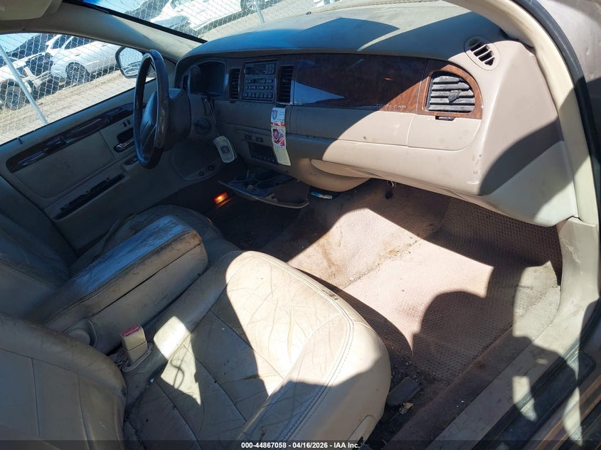 2001 Lincoln Town Car Signature