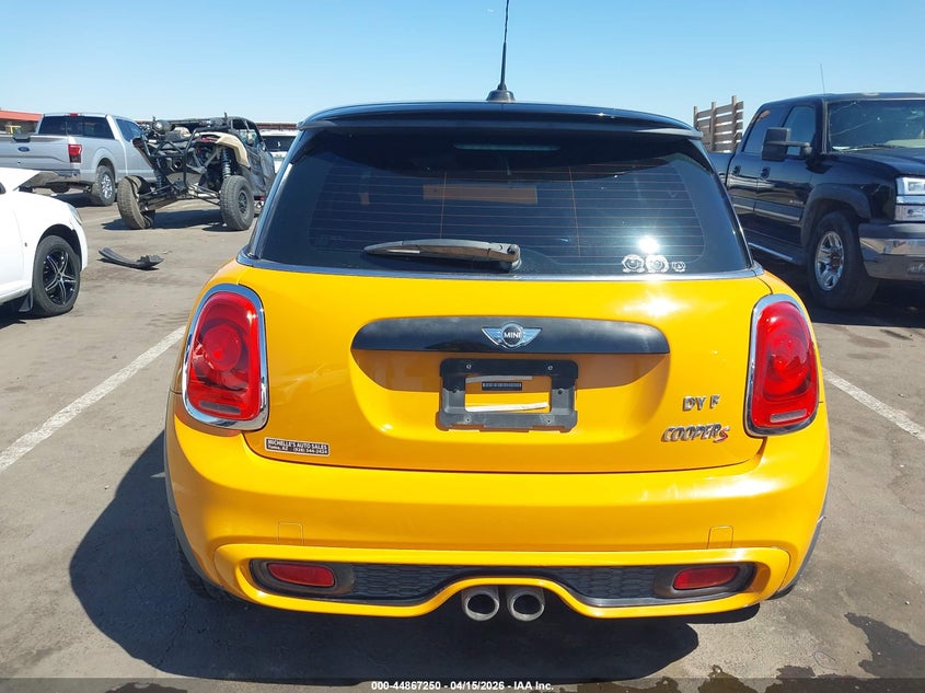 WMWXP7C56F2A33477 2015 Mini Hard top 2.0 Mini Hardtop Cooper S orange