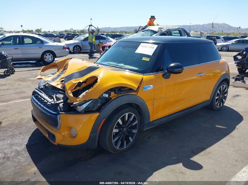 WMWXP7C56F2A33477 2015 Mini Hard top 2.0 Mini Hardtop Cooper S orange